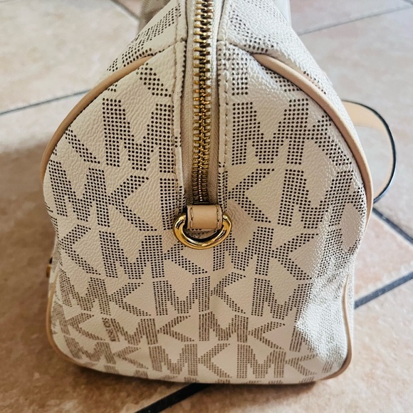 Michael Kors Grayson medium satchel w/matching checkbook cover - Picture 8 of 14